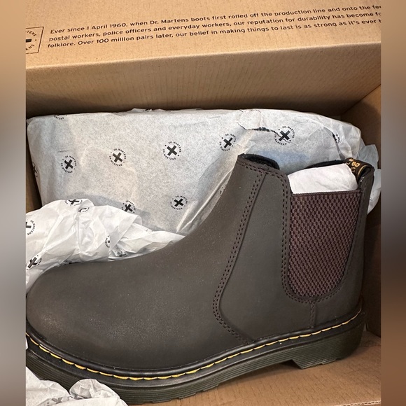 Dr. Martens Shoes - Dr. Martens Wildhorse Lamper Chelsea Boots